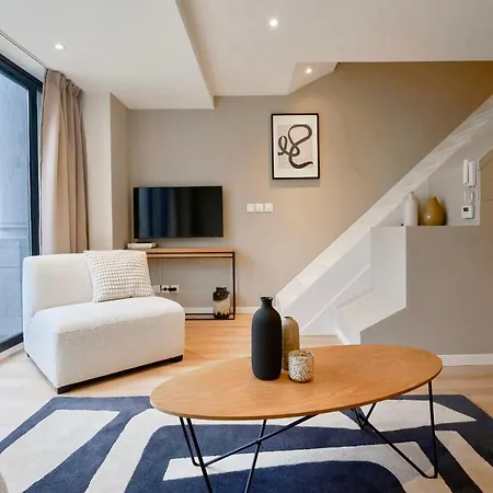 Charming High-end Duplex Apartamento