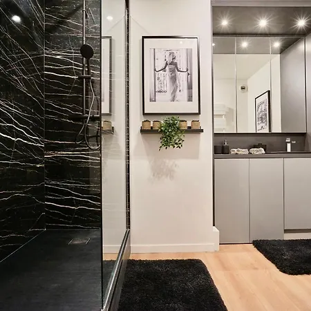 Charming High-end Duplex Apartamento La Madeleine (Nord)